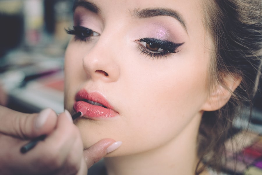 Aplicación de maquillaje de ojos